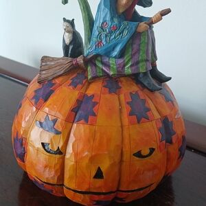 Jim Shore Heartwood Creek An Eerie Eve Awaits Witch on Pumpkin figure